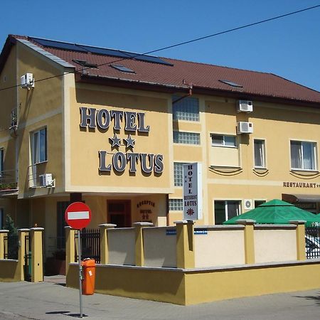 Hotel Lotus Arad Bagian luar foto