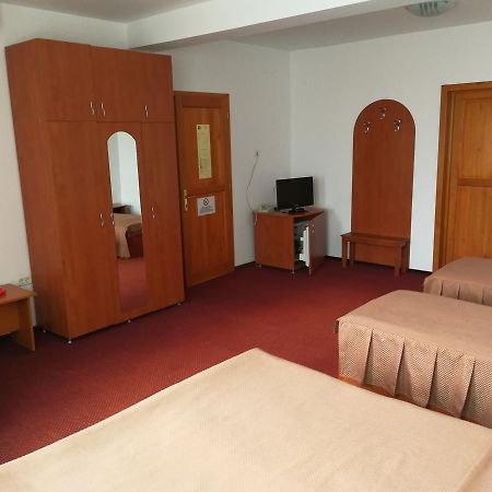 Hotel Lotus Arad Bagian luar foto
