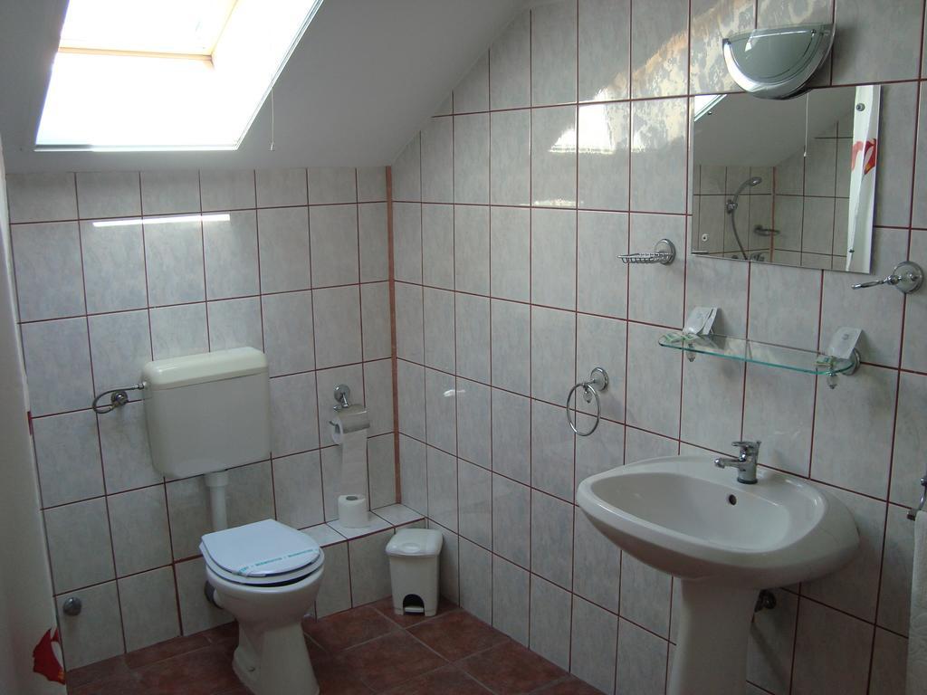 Hotel Lotus Arad Bagian luar foto