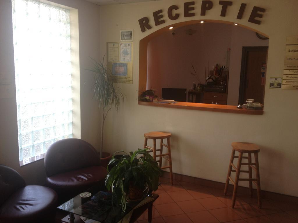 Hotel Lotus Arad Bagian luar foto