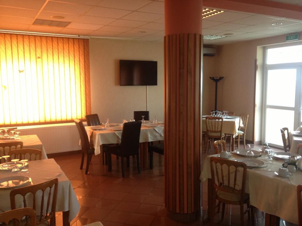 Hotel Lotus Arad Bagian luar foto