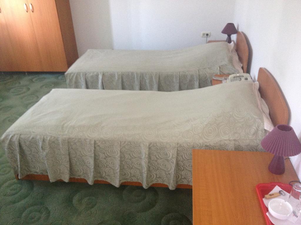 Hotel Lotus Arad Ruang foto