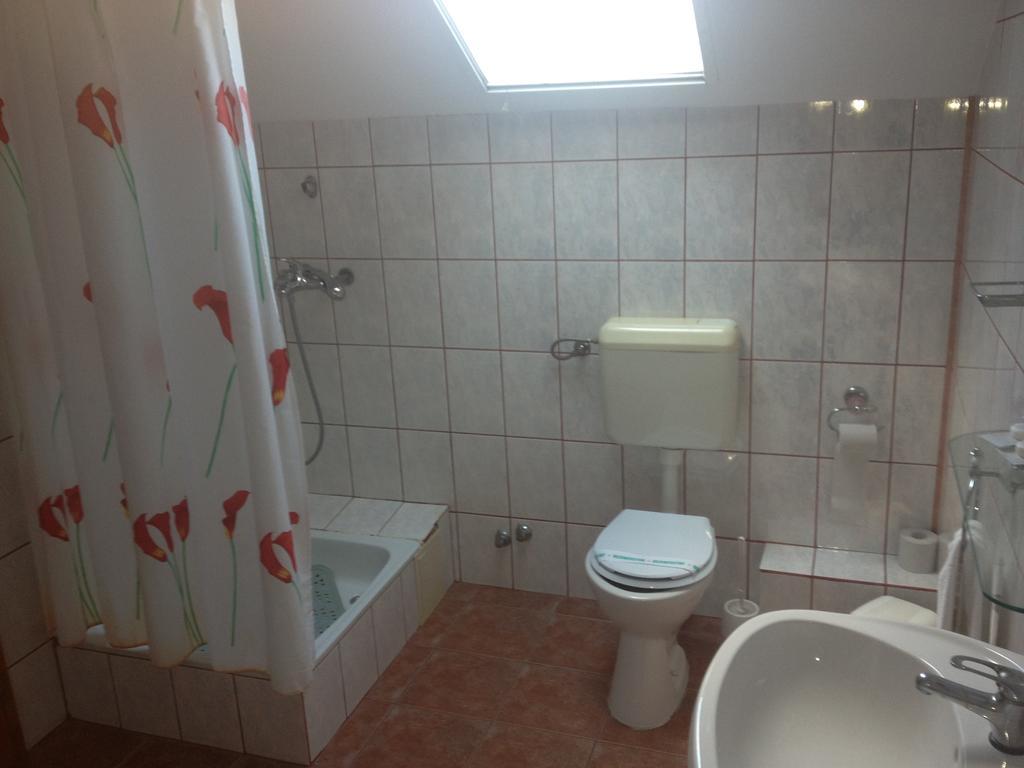 Hotel Lotus Arad Ruang foto
