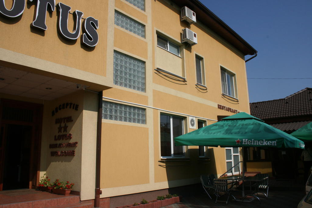 Hotel Lotus Arad Bagian luar foto