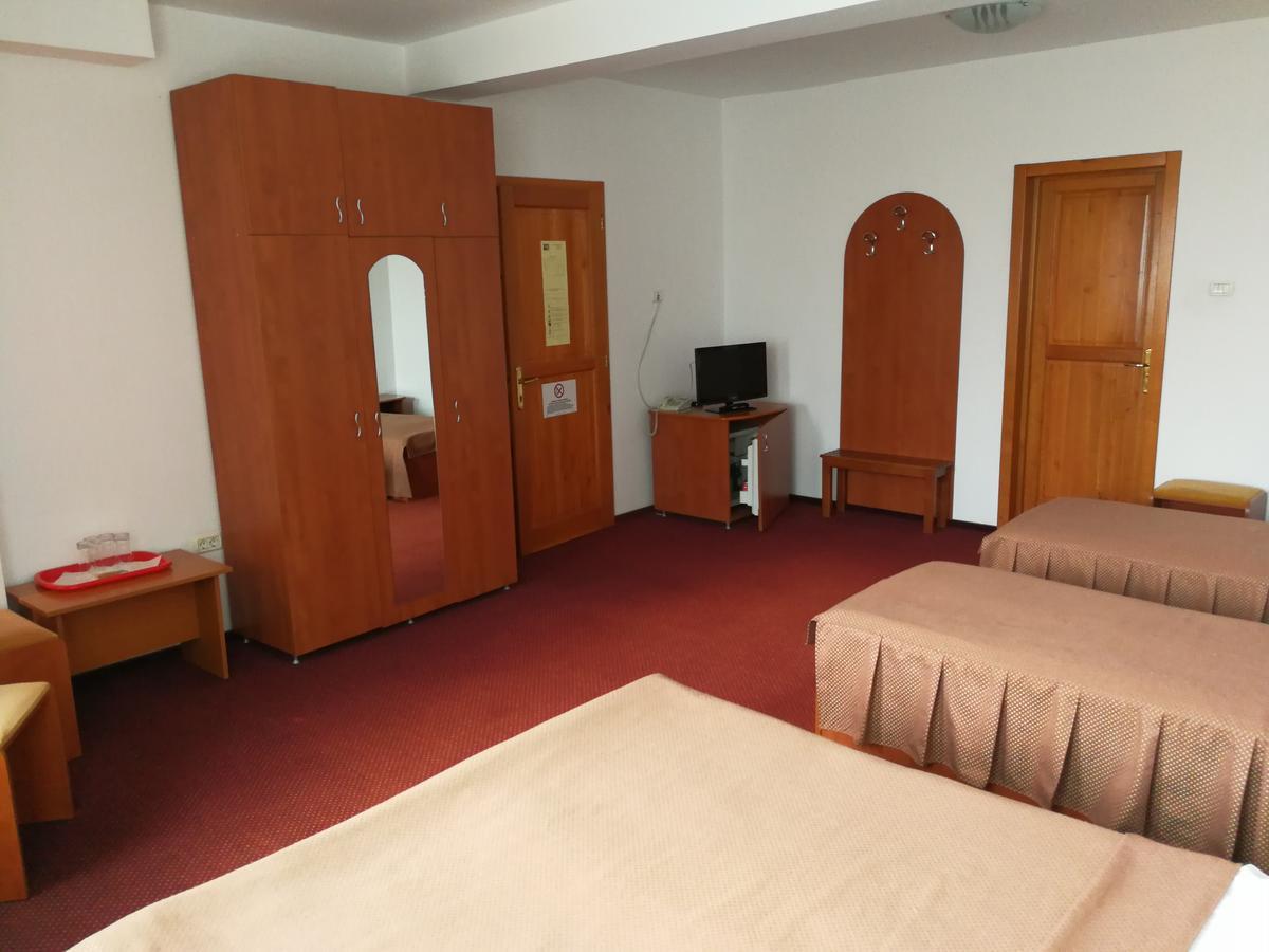 Hotel Lotus Arad Bagian luar foto
