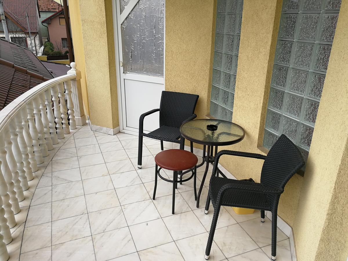 Hotel Lotus Arad Bagian luar foto